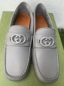 MOCASSINI/MOCASSINI/MOCASSINI NUOVI CON SCATOLA GUCCI DA UOMO IN PELLE GRIGIA LOGO GG TAGLIA 9 9,5 (US) - Foto 1 di 3