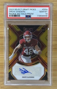 (#/10 PSA 10 GOLD PRIZM) DRAW SANDERS 2023 PANINI SELECT Draft Picks RC AUTO - Bild 1 von 2