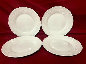 Wedgwood Traditions Heirloom Set Of 4 White Scalloped Embossed Bread Plates 7" - Picture 1 of 2