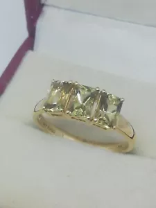 10 Ct Yellow Gold 3 Stone Topaz Ring Size P UK Hallmarked - Picture 1 of 15