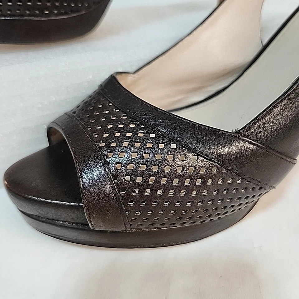 Elie Tahari 4"-Tira de Salto Feminina Couro Marrom Escuro Biqueira Aberta Tamanho 38.5 Excelente Estado Usado - Imagem 1 de 4