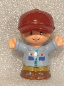 1 2016 Fisher Price Little People Boy w/Hat *Nice Condition* mmm1 - Picture 1 of 4
