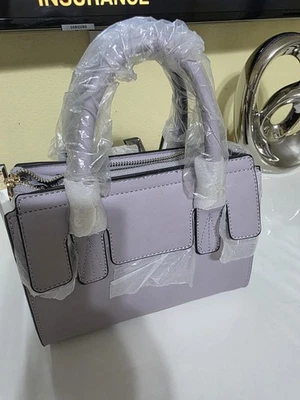 Nuevo Bolso de Mano Izzy & Ali Cuero Vegano Taupe Doble Asa Dorado Tachonado Foto 1 de 2