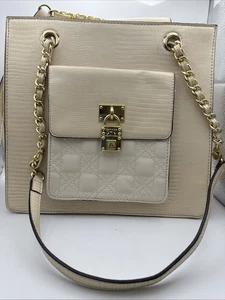 Bolso de Hombro Anne Klein Beige Crema con Cadena de Metal Correa Bloqueo Dije - Imagen 1 de 15