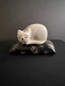KATZ & CO Cat Ceramic Figurine -Made in Scotland  WHITE CAT Black Cushion Pillow - Picture 1 of 4