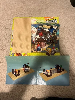 2006-LEGO-3825-SPONGEBOB SQUAREPANTS-KRUSTY KRAB-INCOMPLETE-FOR PARTS No Figs - Image 1 of 4