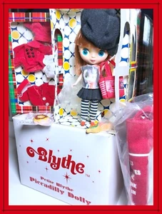 2003 Petite Blythe CWC Picadilly Dolly 4" Mini Fashion Doll Hasbro Japan Vtg - Picture 1 of 13