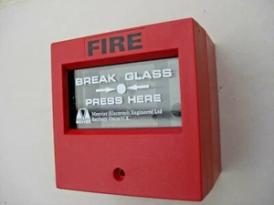 £45 + IVA Menvier MBG 617 impermeable direccionable alarma contra incendios punto de llamada - Imagen 1 de 4