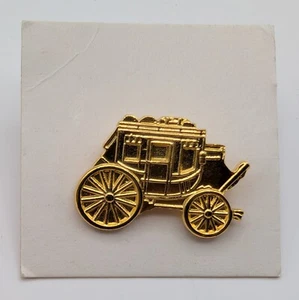 Wells Fargo Postkutsche Wagen goldfarben Pin Revers Vintage - Bild 1 von 3