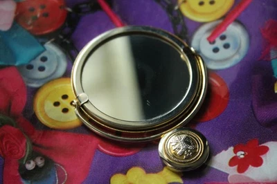 🪞 Fendi Janus 复古稀有金色调色/镀化妆品镜手提包/钱包 — 第 1/4 张图片