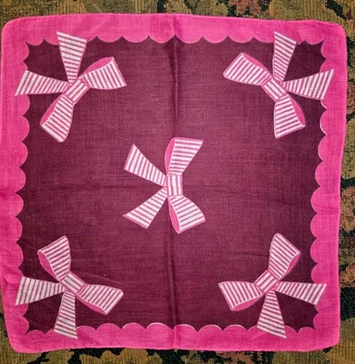 Pañuelo super rosa con lazos Foto 1 de 2