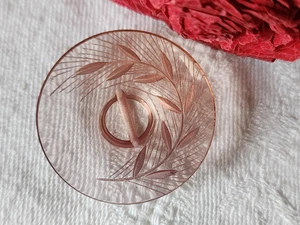 Big Button~Lucite~Pink Embossed Collection 3,1 CM Walk Ref 7069 - Picture 1 of 5