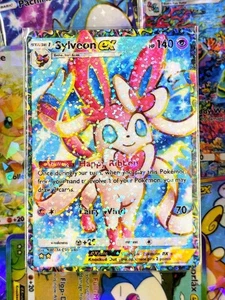 Sylveon Ex Proxy Tarjeta de Bolsillo Aplicación TCG Arte Completo Eevee Grove Set - Imagen 1 de 3