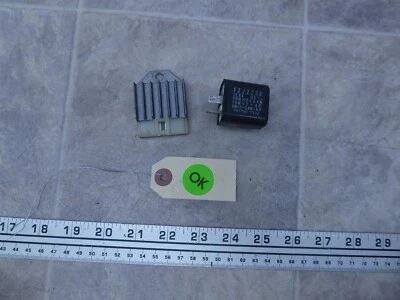 Aprilia Scarabeo 50 S907 2001) regulador relé juego eléctrico funciona Foto 1 de 4