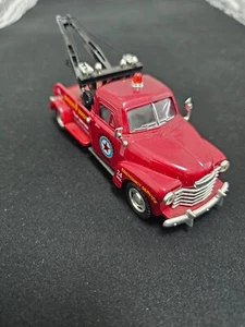 Kinsmart 1:38 Red Quick Shot 1953 Chevrolet 3100 Wrecker - Picture 1 of 10