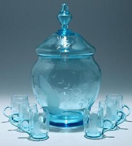 Blaue Art Deco Glas Bowle mit 6 Henkelbechern, Blumenschliff circa 1930         
