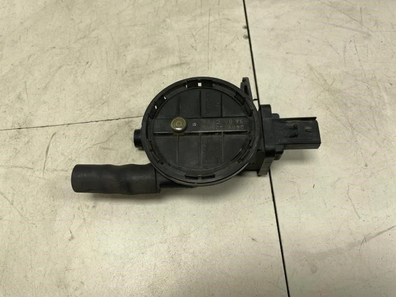 2004 JEEP LIBERTY FUEL VAPOR LEAK DETECTION PUMP OEM+ - Image 1 of 4