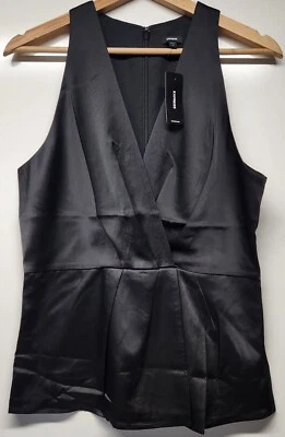 Blusa Express satinada envolvente peplum cuello en V sin mangas negra para mujer mediana Foto 1 de 3