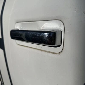 Manija de puerta trasera izquierda Ford F250 F350 F450 2017-2019 con cubierta cromada OEM 🔥🔥 - Imagen 1 de 4