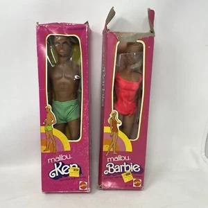 VINTAGE 1975 MATTEL MALIBU BARBIE KEN PUPPE BADEANZÜGE 1067 1088 OVP KONVOLUT - Bild 1 von 21
