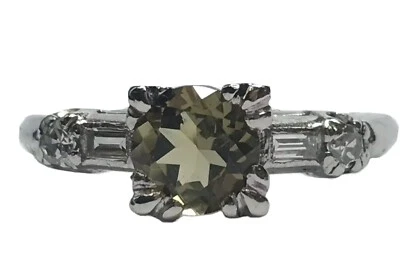 独特的铂金钻石和绿色 PERIDOT 圆形切割戒指 石 7.5 码 — 第 1/4 张图片