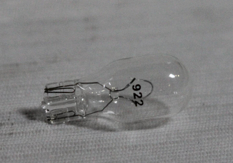 Eiko 922 T5 Cuña 12.8V 13W 10 Bombillas NUEVO Foto 1 de 3