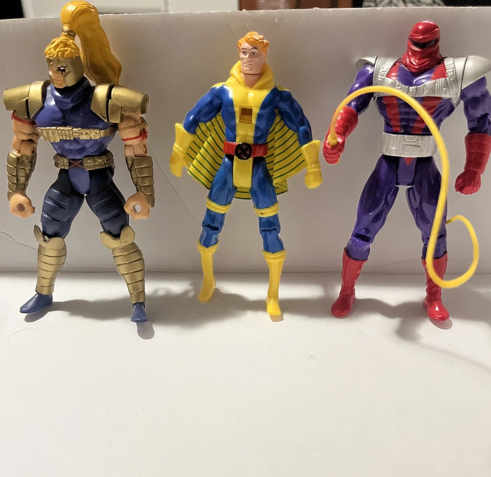 Lote de figuras de acción Marvel años 90 Toy Biz Banshee Shatterstar y Senyaka Foto 1 de 4