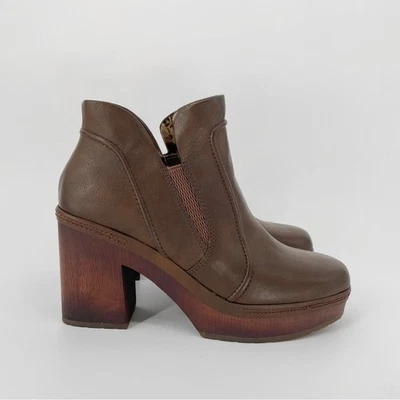 Bota de tornozelo plataforma Korks Robin 8.5 nova biqueira quadrada couro vegano marrom robusto - Imagem 1 de 4