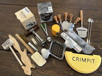 Lot of 16 Wooden and Other Kitchen Utensils ~ Some Vintage ~ Some Modern - Image 1 of 4