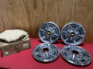 NOS 1973 CHEVROLET TRUCK BLAZER SUBURBAN 4x4 HUBCAPS  15" GM 995164 - Picture 1 of 8