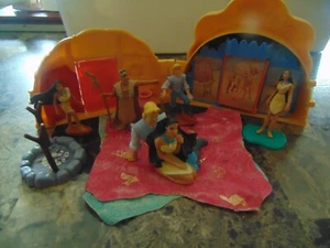 Disney Once Upon A Time Play 'n Carry Vintage Pocahontas Spielset & PVC Figuren - Bild 1 von 2
