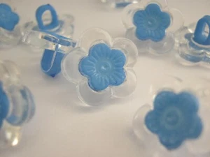 10 bottoni da cucire con gambo floreale blu e trasparente 15 mm (5/8") bottoni abbigliamento bambina - Foto 1 di 1
