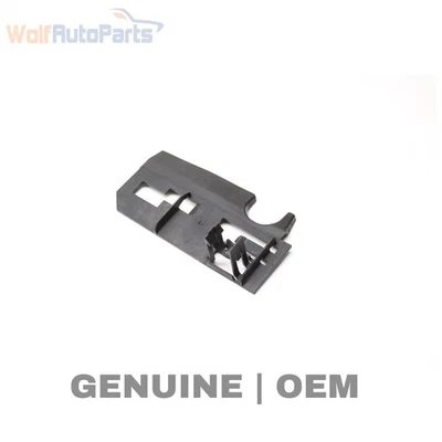 2012-2015 BMW 650I — нижний кронштейн крепления шланга охлаждающей жидкости радиатора / линии 7613139 - Изображение 1 из 4