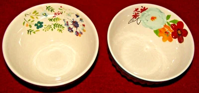 The Pioneer Woman 2X Cuencos de Gres 2818DMT Diseño Flor Azul Blanco Foto 1 de 4