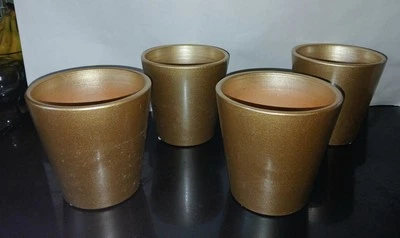 Maceta de cerámica para casa dorada hecha en EE. UU.  Foto 1 de 3