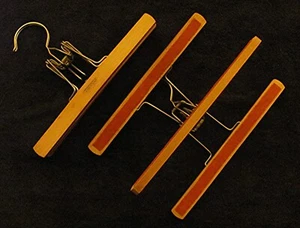 RAR Paar 2 Vintage NEVCO Doppel Holz Kleiderbügel separate Metallverschlüsse halten 2 Paar Hosen - Bild 1 von 8