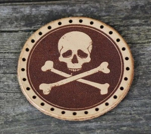 Jolly Roger Lederaufnäher, Piraten Nähen, Skull and Bones Lederaufnäher. - Bild 1 von 3