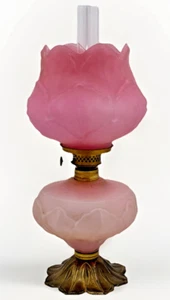 Miniature Oil Lamp Smith 1 fig. 285 Tulip or Artichoke Cased Pink Satin Glass - Picture 1 of 12