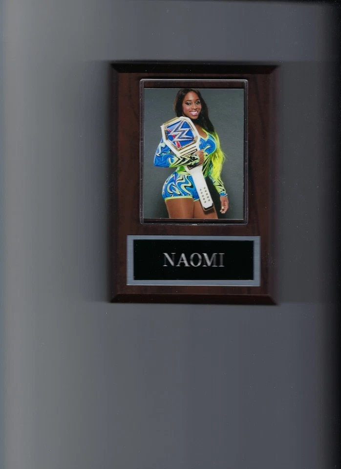 NAOMI PLACA LUCHA LIBRE WWE CON CINTURÓN Foto 1 de 1