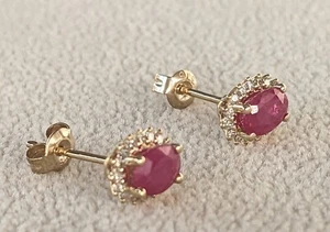 9CT YELLOW GOLD RUBY AND DIAMOND CLUSTER EARRINGS - Picture 1 of 10