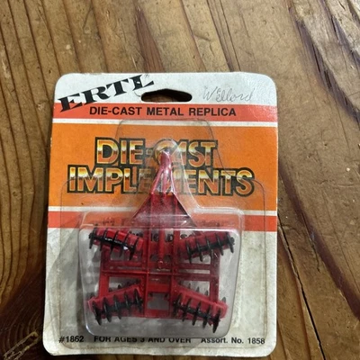 ERTL Die-Cast  Implements Ford New Holland Wing Fold Disc 1:64 Scale # 1974 Red - Image 1 of 4