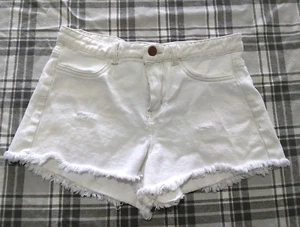 Unbranded Girls Junior MD White Distressed Denim Shorts Raw Hem 28" Waist - Picture 1 of 5