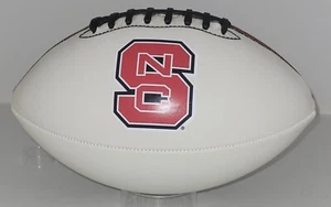 Logotipo NC STATE FÚTBOL NCAA Tamaño Completo Panel Blanco Autógrafo WOLFPACK Bloque Logotipo - Imagen 1 de 2