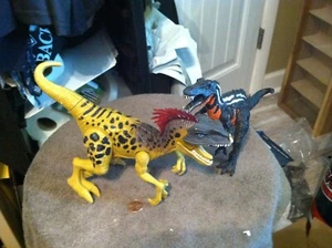 "2 Toys R Us Dinosaurs Suchomimus naranja y negro 7"" de alto y velociraptor sin sonido" - Imagen 1 de 10