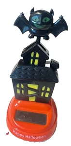 Halloween Solar Spukhaus & Fledermaus ~ Animierte Sonnentänzerin ~ Wackelkopf - Bild 1 von 11