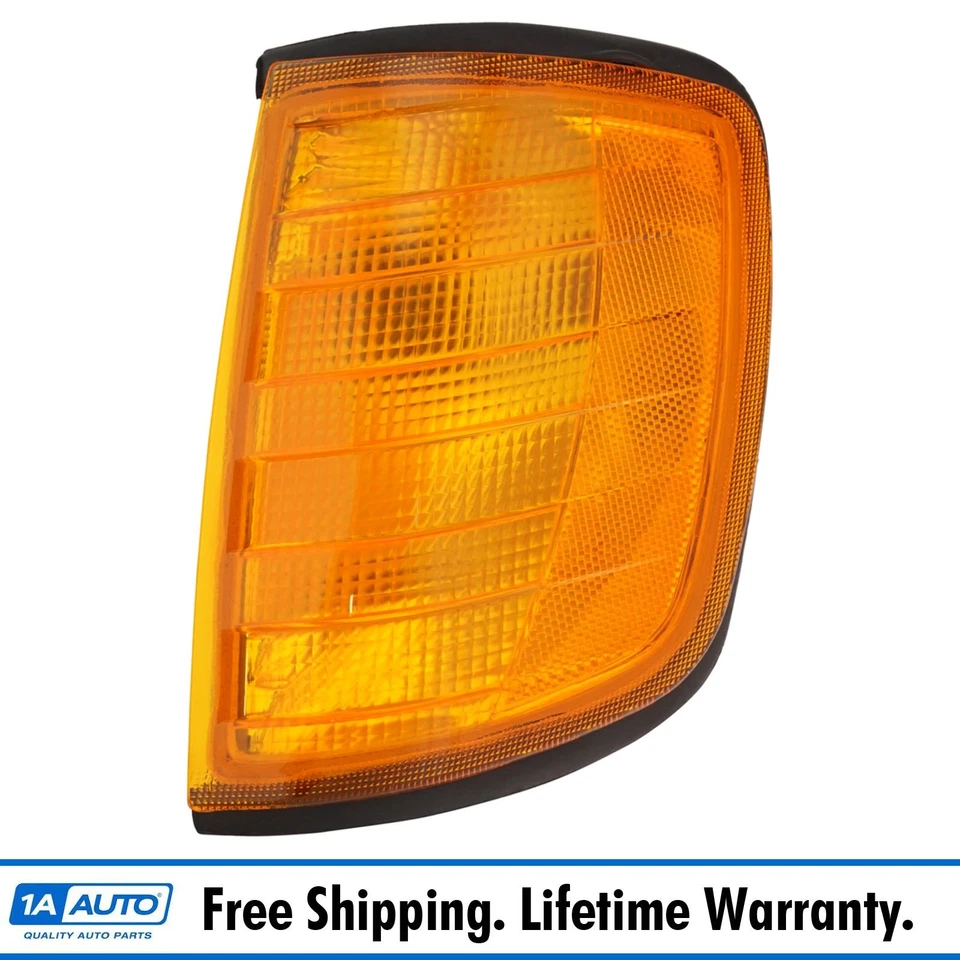 Left Corner Light Driver Side Fits 90-07 Freightliner 86-93 Mercedes-Benz - Image 1 of 4