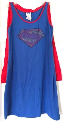 Supergirl de DC Comics personalizada de Halloween con capa tamaño mediano Foto 1 de 4