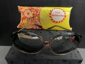 Vintage Ladies Sunglasses. 1970’s Large Oversized Lenses. Made In Italy + Case - Picture 1 of 11