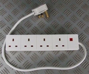 ROUND PIN 15 amp EXTENSION LEAD 13 AMP 4 WAY BS546A PLUG SHOP HOTEL PUB 15A 13A - Picture 1 of 4