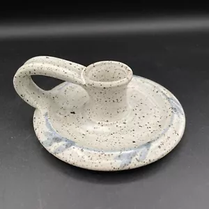 Kunstkeramik Steingut Kerzenhalter - gesprenkelte Glasur & blauer Rand - gemarkt BH - Bild 1 von 9